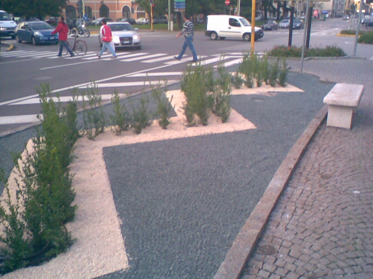 Aiuola piazza Garibaldi - Brescia   